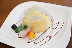 Cheese cake with fruits