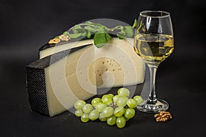 Cheese with Grape, White Wine, Peanuts and Mint