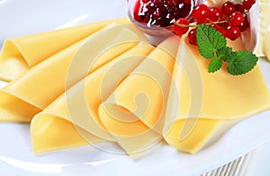 Cheese and red currant sauce