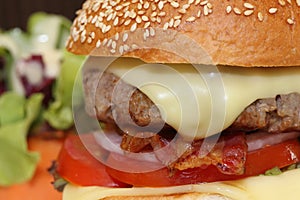 Cheeseburger with becon