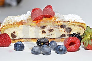 Cheesecake with berries