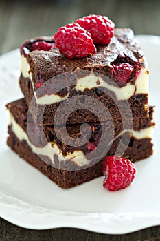 Cheesecake brownies with raspberry