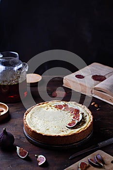 Cheesecake decorated with figs, on the table