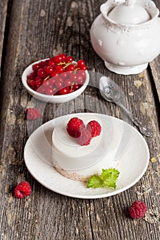 Cheesecake with fresh raspberries and mint leaves