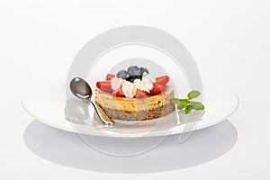 Cheesecake, strawberries and blueberries