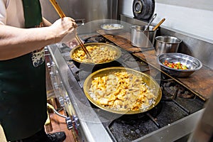 chef cooking fish maw in kitchen