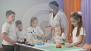 Chemical experiments for children. Pouring and mixing the ingredients in the flasks. Fun experiments for children. A