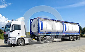 Chemical transport container