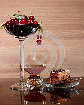 Cherries, brandy and a piece of chocolate cake