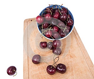 Cherries in loose form and in a bowl