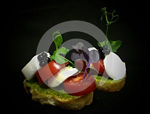 Cherry tomato and mozzarella on a crispy bread