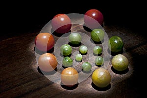 Cherry tomatoes of different ripeness, life cycle