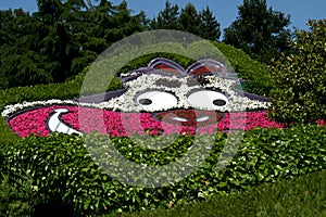 The Cheshire Cat from the Alice in Wonderland movie. Labyrinth. Cat made with flowers and plants. Lewis Carrol book character. Eur