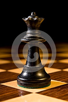 Ajedrez la reina cómo líder sobre el ajedrez lámina 