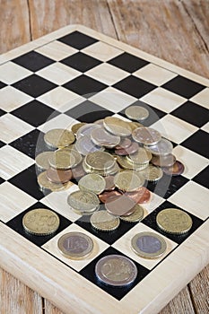 A chessboard, figures and money