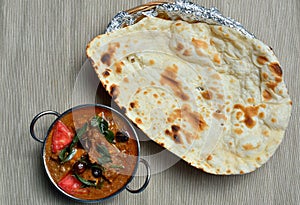 Chettinad chicken curry with Naan