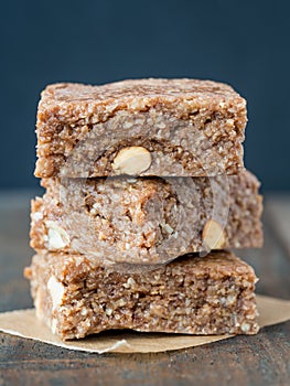 Chewy muesli granola bars