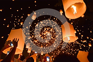 CHIANG MAI, THAILAND-Oct 25:Yee Peng Festival - people release f