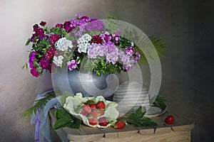 A chic bouquet with daisies and ripe berries on a brown background .