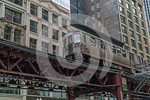 Chicago L train exterior establishing shot