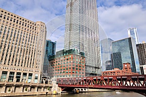 Chicago Merchandise Mart and business buildings beside Chicago river