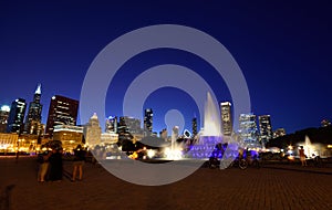 Chicago skyline and Buckingham Fountain at night.