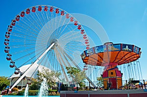 Chicago: wave swinger and Ferris Wheel at Navy Pier on September 22, 2014