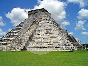 Chichen itza el castillo photo