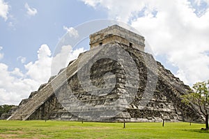 Chichen Itza el castillo Kukuklan Temple,acient culture,Yucatan,Mexico photo
