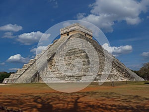   México abril 16 2015 visitando antiguo edificios de cultura pirámide templo planeta 
