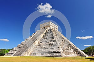 Chichen Itza, ruins el Castillo in Mexico. Temple of Kukulkan El