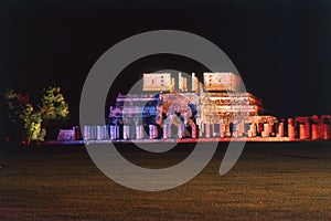 chichenitza pyamid ruins civilization at night mexico