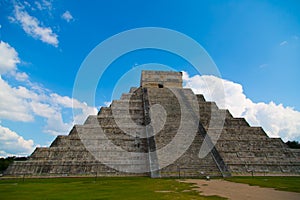ChichÃÂ©n ItzÃÂ¡ Pyramid