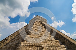ChichÃÂ©n ItzÃÂ¡ Pyramid photo