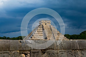 ChichÃÂ©n ItzÃÂ¡ Pyramid photo