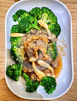 Chicken and Broccoli with Brown Sauce