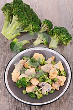 Chicken and broccolis