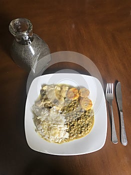 Chicken with capper sauce, rice, beans and banana