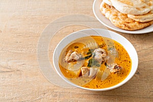 Chicken curry soup with roti