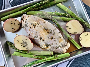Chicken dinner with asparagus for one