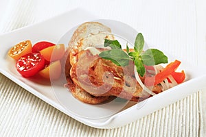 Chicken meat and crispy bread