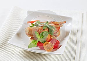 Chicken meat and crispy bread