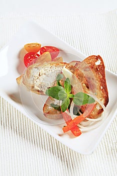 Chicken meat and crispy bread