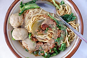 Chicken noodles with meat ball