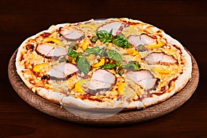 Chicken pastrami, yellow pepper and capers pizza