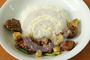 Chicken's liver stir fried onions and sesame with steamed rice