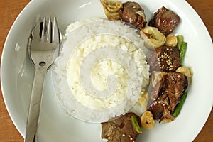 Chicken's liver stir fried onions and sesame with steamed rice