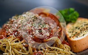 Chicken Spaghetti With Garlic Baked Bread