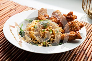 Chicken Wings with Noodles and Spinach