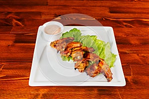 Chicken wings with salad leaves and sauce